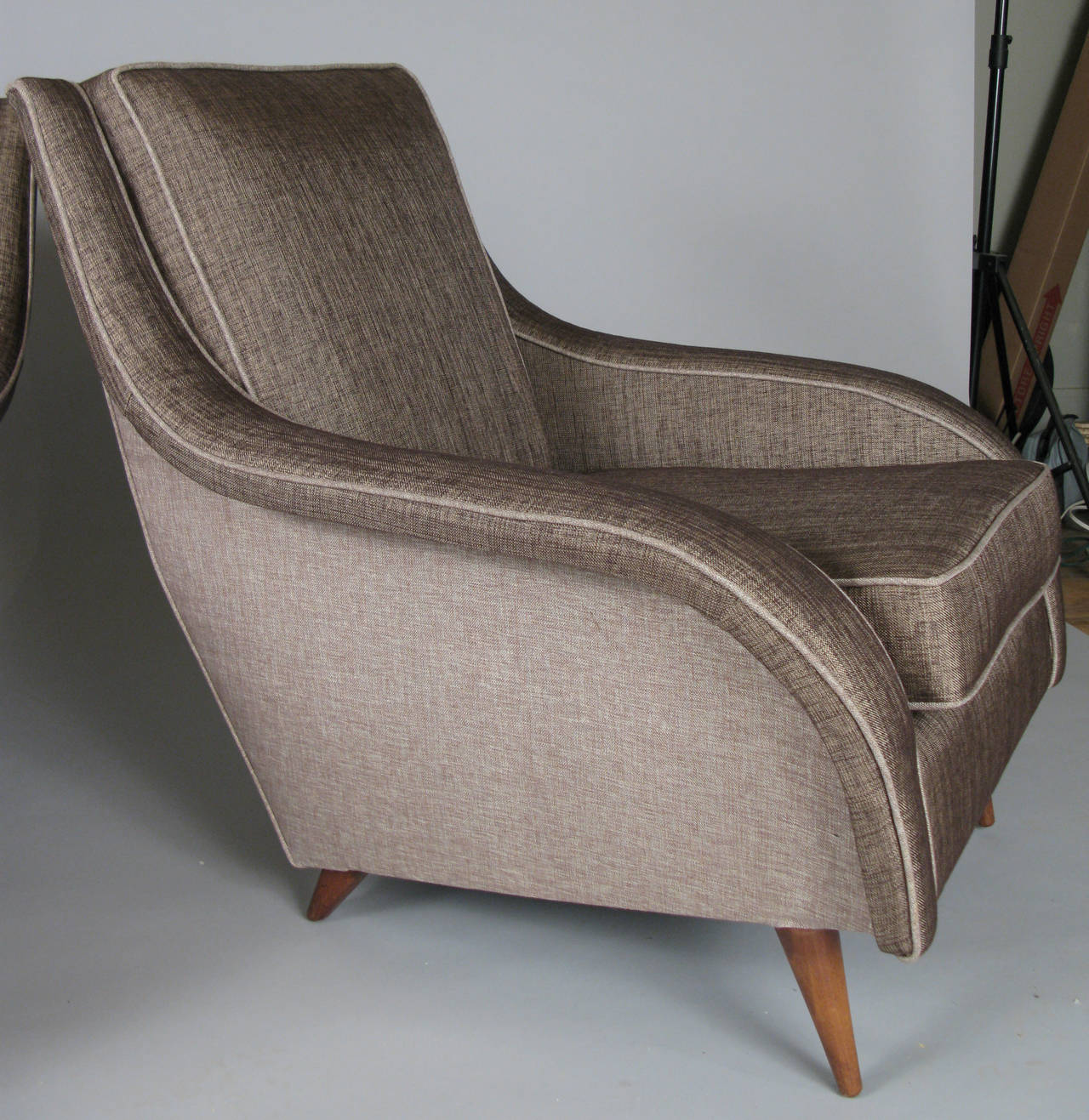 Pair of Stylish 1950s Italian Lounge Chairs In Excellent Condition In Hudson, NY