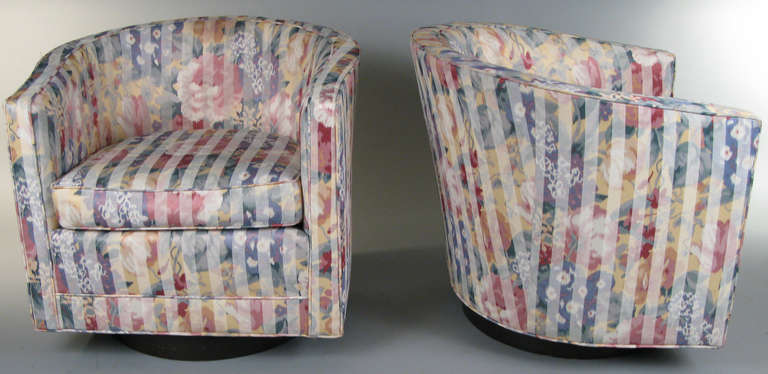 Mid-20th Century Pair of Swivel Lounge Chairs by Edward Wormley for Dunbar