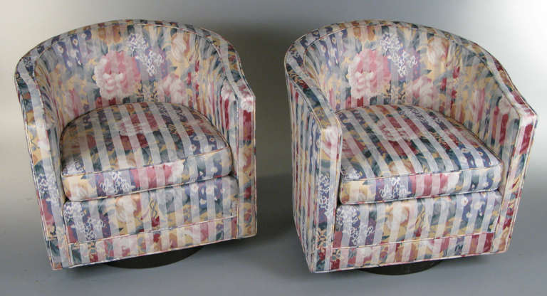 Pair of Swivel Lounge Chairs by Edward Wormley for Dunbar In Excellent Condition In Hudson, NY