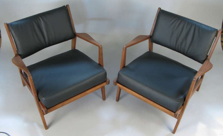 American Pair of Walnut & Leather Lounge Chairs by Jens Risom