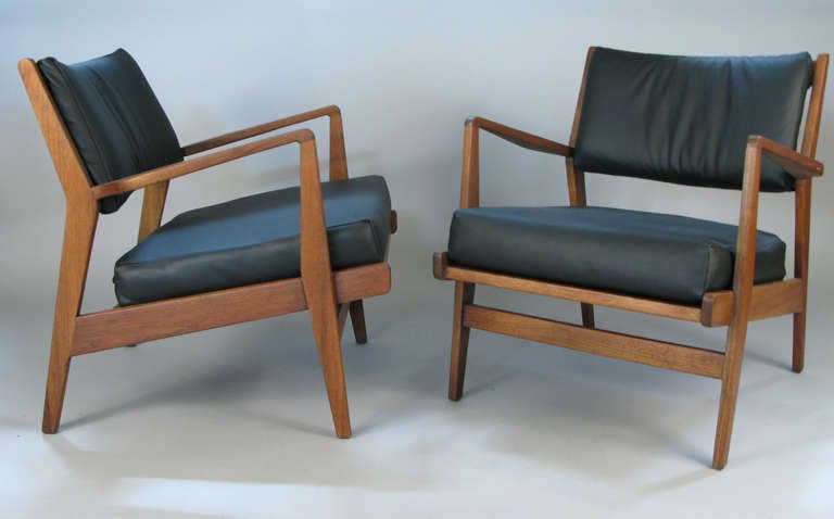 Pair of Walnut & Leather Lounge Chairs by Jens Risom In Excellent Condition In Hudson, NY