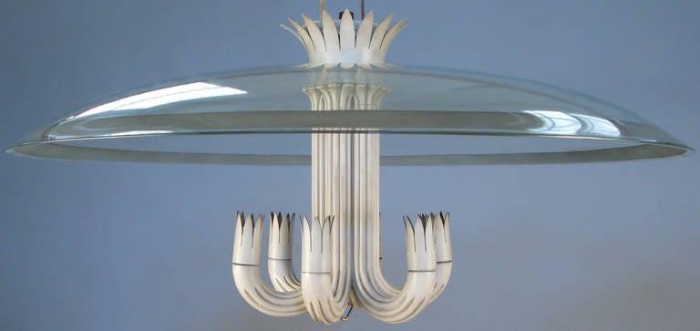 A beautiful and elegant, 1940s Italian chandelier in carved wood and glass designed by Pietro Chiesa for Fontana Arte, having a fluted centre with six curved arms and a domed glass shade with a subtle etched border. Signed 'F Milano' with Fontana