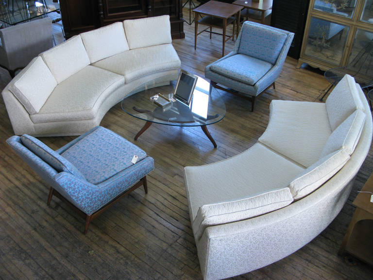 Mid-20th Century Circular Curved Sectional Sofa by Milo Baughman