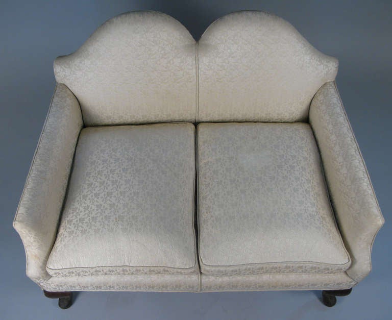 Antique Chippendale Style Camelback Settee In Excellent Condition In Hudson, NY