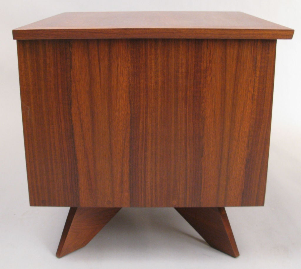 Classic Walnut Nightstand by George Nakashima for Widdicomb In Excellent Condition In Hudson, NY