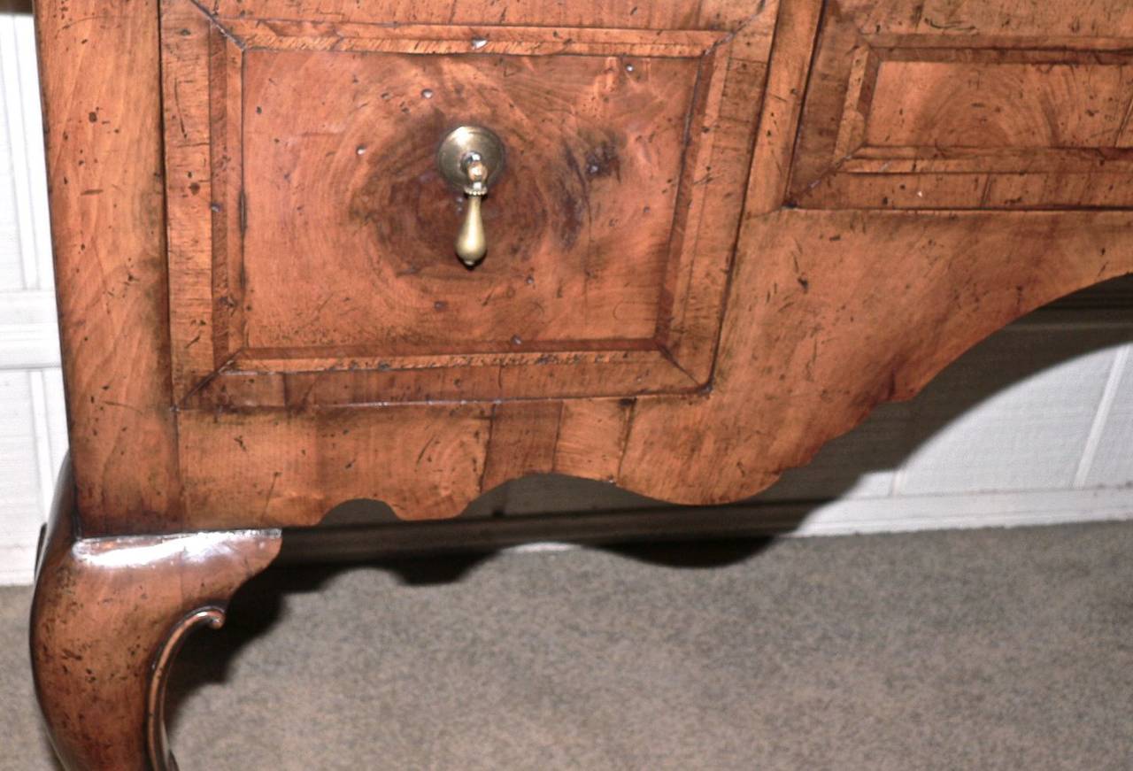 Early 20th Century English Edwardian Walnut Dressing Table