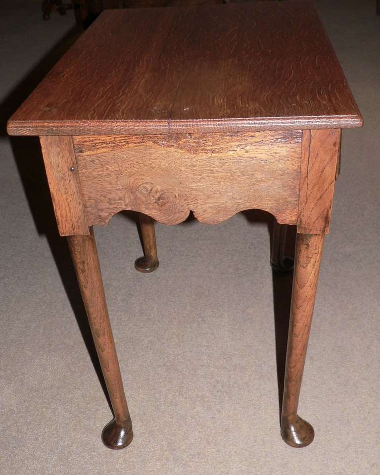 English George II Oak  Side Table In Excellent Condition For Sale In Pasadena, CA