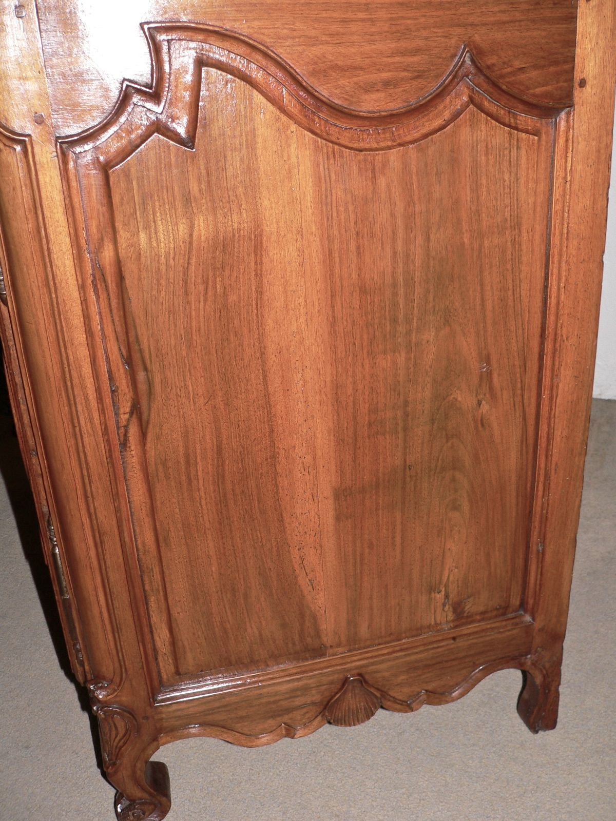 French Walnut Buffet from Provence For Sale 1