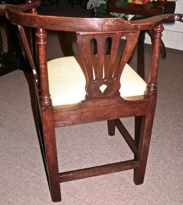 English Oak 18th Century Corner Chair In Excellent Condition In Pasadena, CA