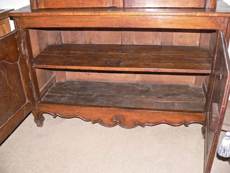 French 18th Century Oak Buffet a Deux Corps In Excellent Condition In Pasadena, CA