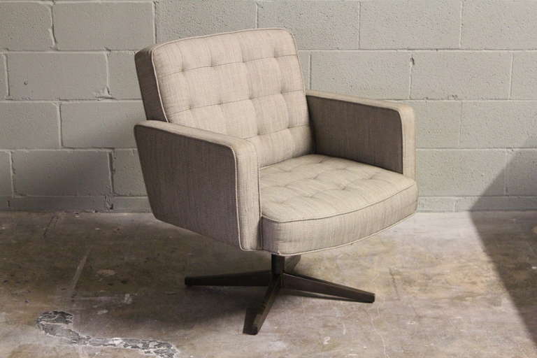 A pair of bronze based tilt/swivel lounge chairs designed by Vincent Cafiero for Knoll. (Two pairs available.)