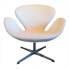 White Vinyl Swan chair by Arne Jacobsen