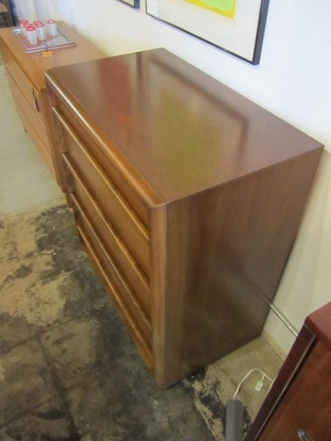 Walnut dresser by T.H. Robsjohn-Gibbings For Sale 6