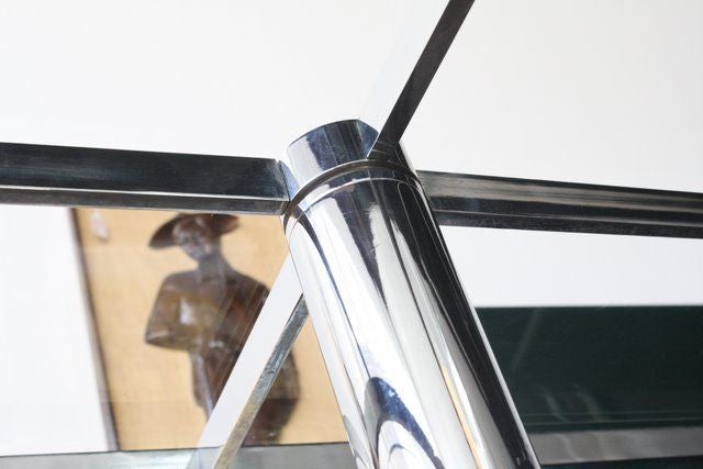 A very nice example of the Andre dining table designed by Tobia Scarpa for Knoll.