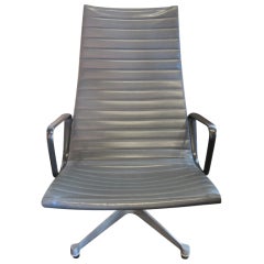 Early Aluminum Group Lounge Chair