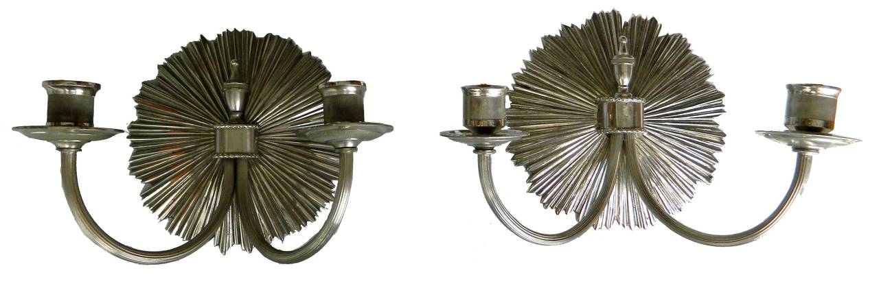 Paar versilberte Bronze-Wandleuchter, signiert Charles, 2 Paare verfügbar, Preis pro Paar (Versilbert) im Angebot