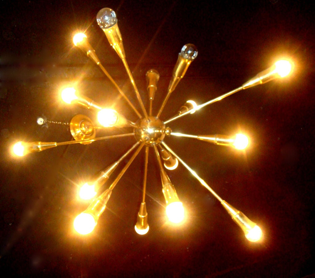 Impressive and unusual Stilnovo Italian sixteen lights brass chandelier.
The total high is 27