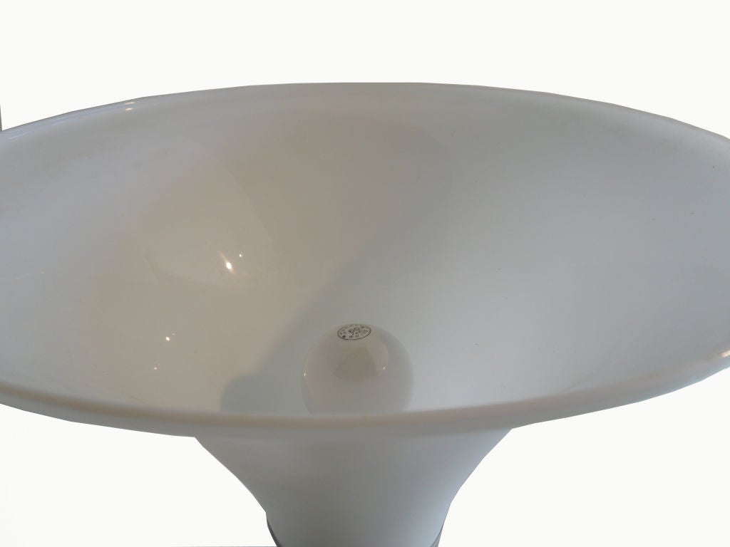Lámparas de mesa italianas de vidrio esmerilado opalino, latón y lucita Modernas de mediados de siglo-Dos Moderno de mediados de siglo en venta