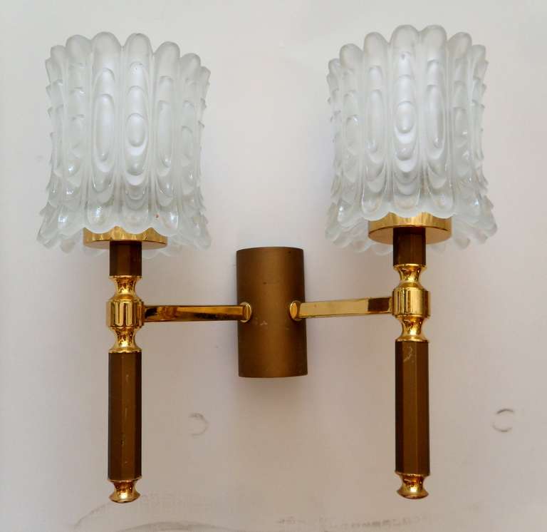  2 Pairs of circa 1950s French wall sconces available. Priced by pair
Two patinas brass: Polished / brushed.
Glass shades.
Maximum wattage: 60w/ bulb.
Original thick frozen glass shades.
Also available with 1 arm/sconce stock TB # C349.
US