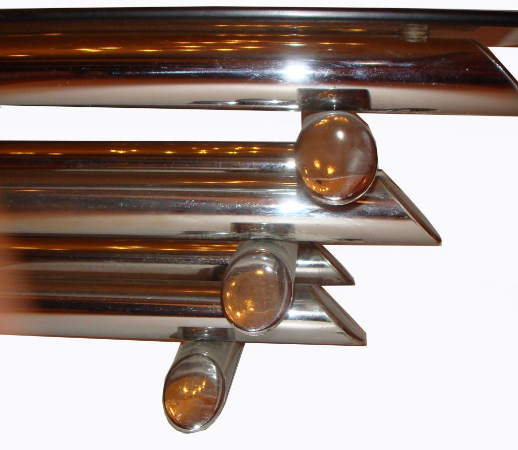 Table basse italienne circa 1960 dans le style de Willy Rizzo.
Chrome et dessus en verre fumé d'origine, j'en ai 2 de disponibles.
Le prix est fixé par article.
