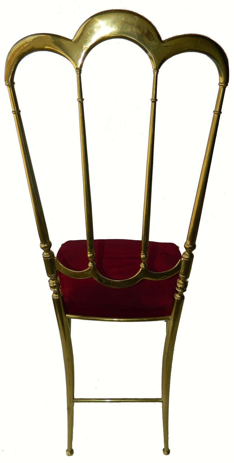 Satz von 6 Chiavari-Stühlen mit hoher Rückenlehne im Vintage-Stil.
Massivem Messing.-
Schwarzer Samtsitz
Vernickeln möglich, fragen Sie nach einem Angebot.