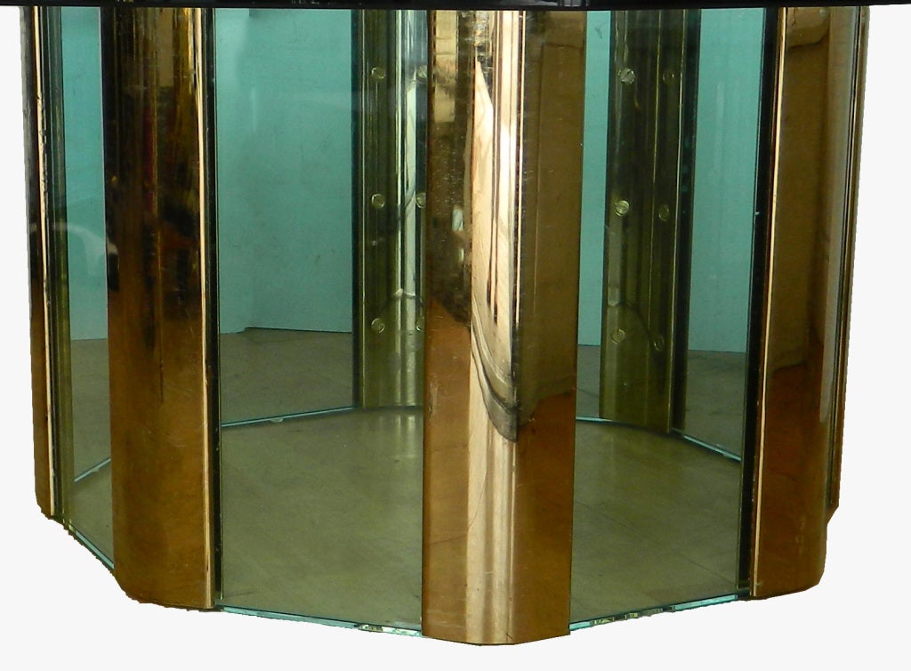 PACE Table basse octogonale moderne du milieu du siècle en verre et laiton, plateau en verre lourd Bon état - En vente à Miami, FL