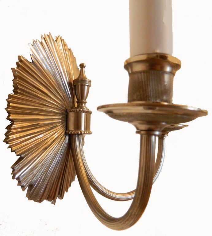 Paar versilberte Bronze-Wandleuchter, signiert Charles, 2 Paare verfügbar, Preis pro Paar (Französisch) im Angebot
