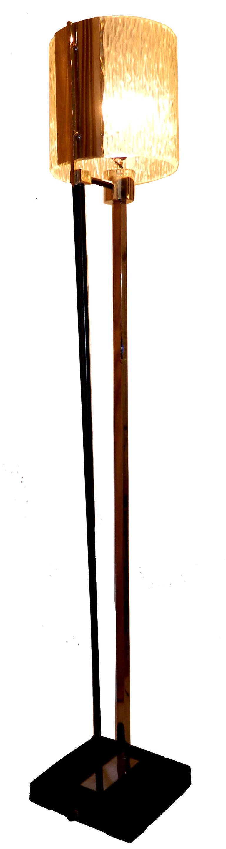 French floor lamp designed by Arlus.
Plastic shade dimension : 9'.
Base : 9