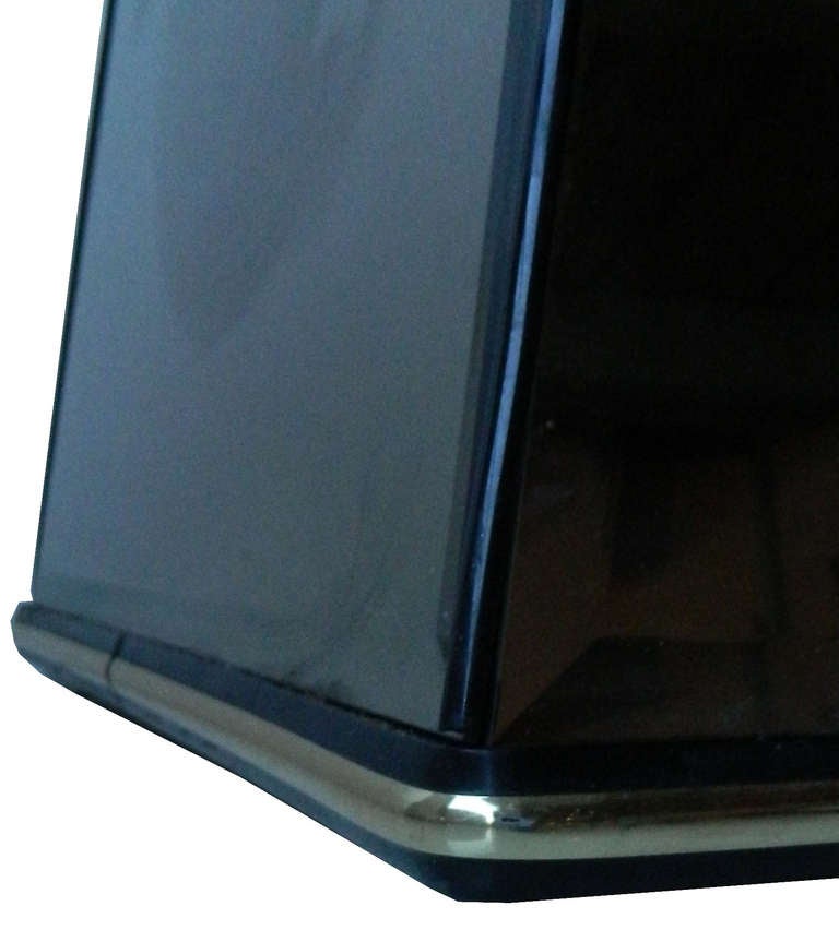 Pair of Italian Mirrored Pedestals In Good Condition For Sale In Miami, FL