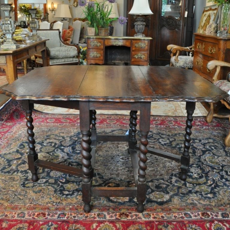 English 19th Century Gateleg Piecrust Table
