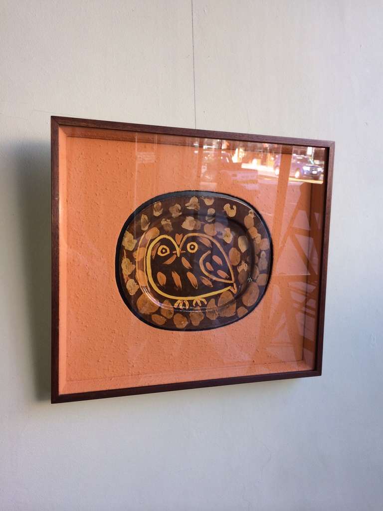 A vintage decorative walnut shadow box framed papier-mâché Picasso Madoura souviner plate. No markings