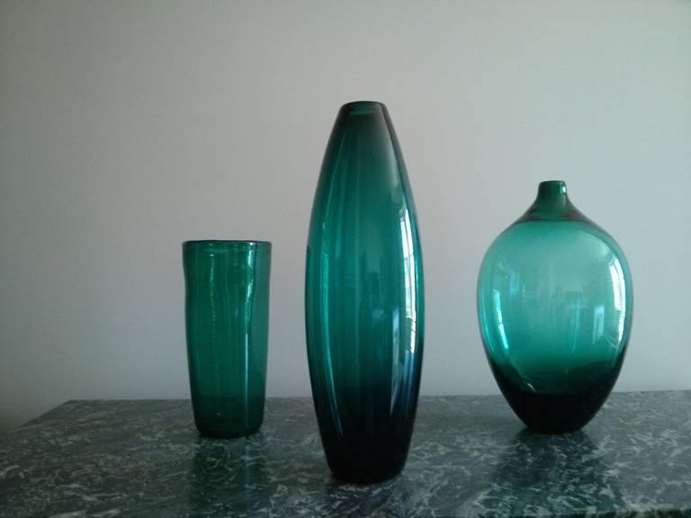 Set of three Mid-Century Scandinavian green vases by Hadeland Glassverk and by Per Lütken (1916-1998) for Holmegaard.
Set measures: 10
