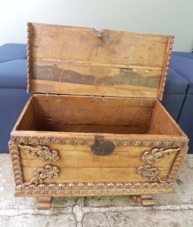 18th C. Spanish Colonial Trunk In Good Condition In Nogales, AZ