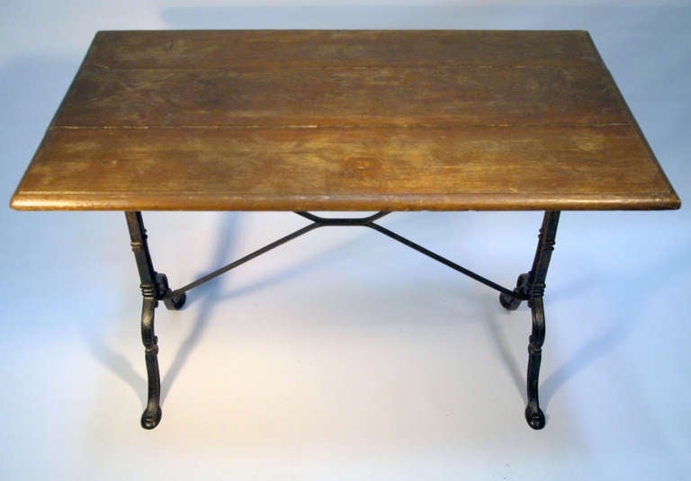 French late 19th century oak wood top bistro table with cast iron base