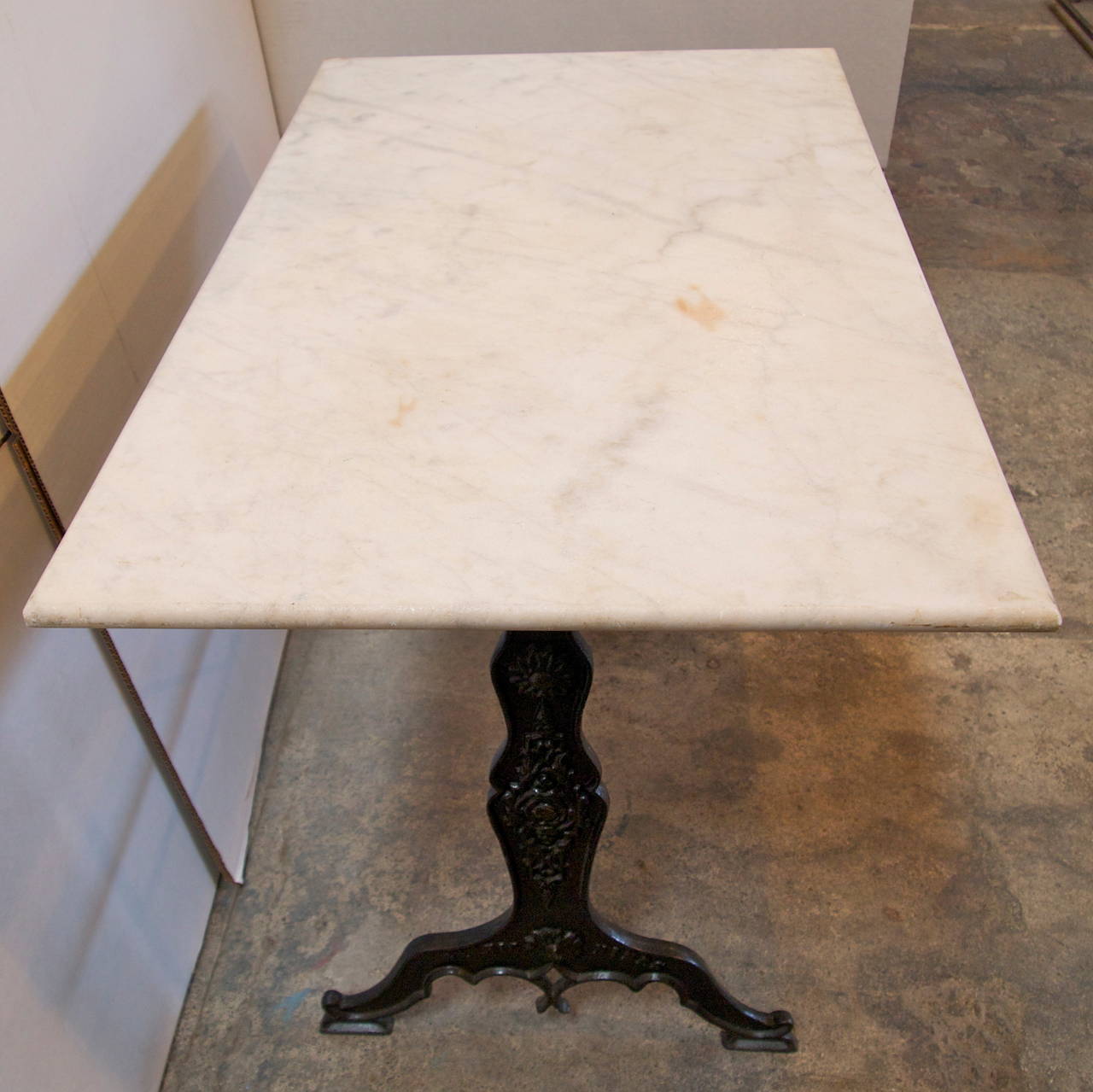 Wonderful white marble top and cast iron base with nice patina bistro table from Brahic-Nimes,  South of France