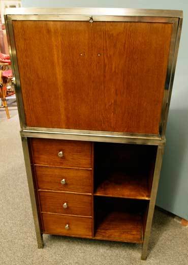 Mid-20th Century Stylos Art Deco Display Case For Sale
