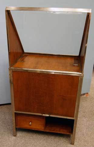 Stylos Art Deco Display Case For Sale 1