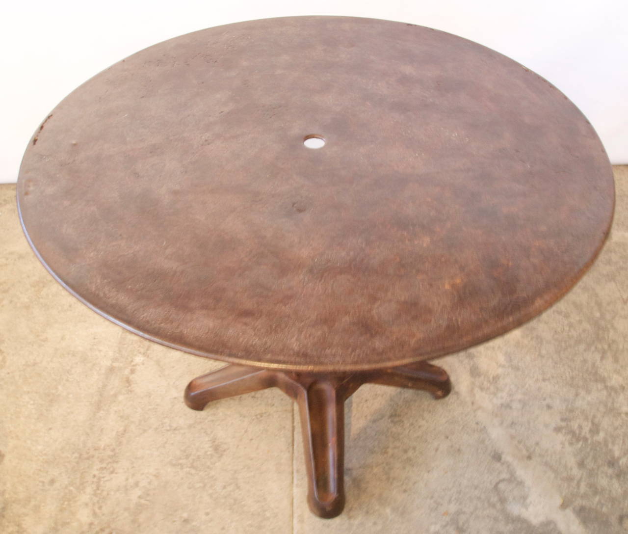French Industrial metal round garden table with a sculptural base and beautiful patina, late 19th-early 20th century.