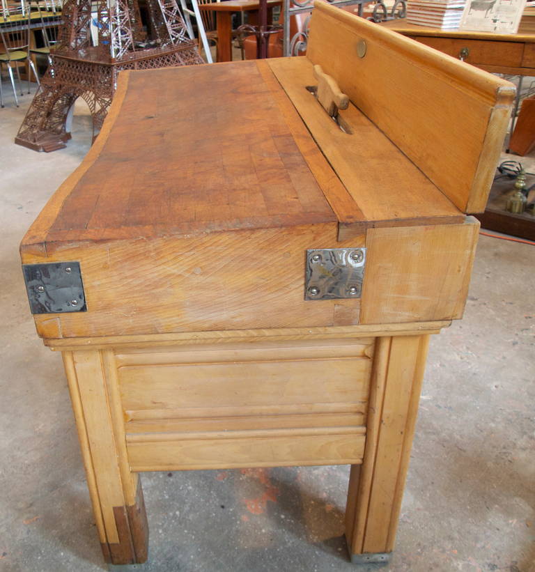 Nice early 20th century butcher block on five leg stand with two large drawers made by MEURICE - S.P.R.L., Charleroi, Belgium