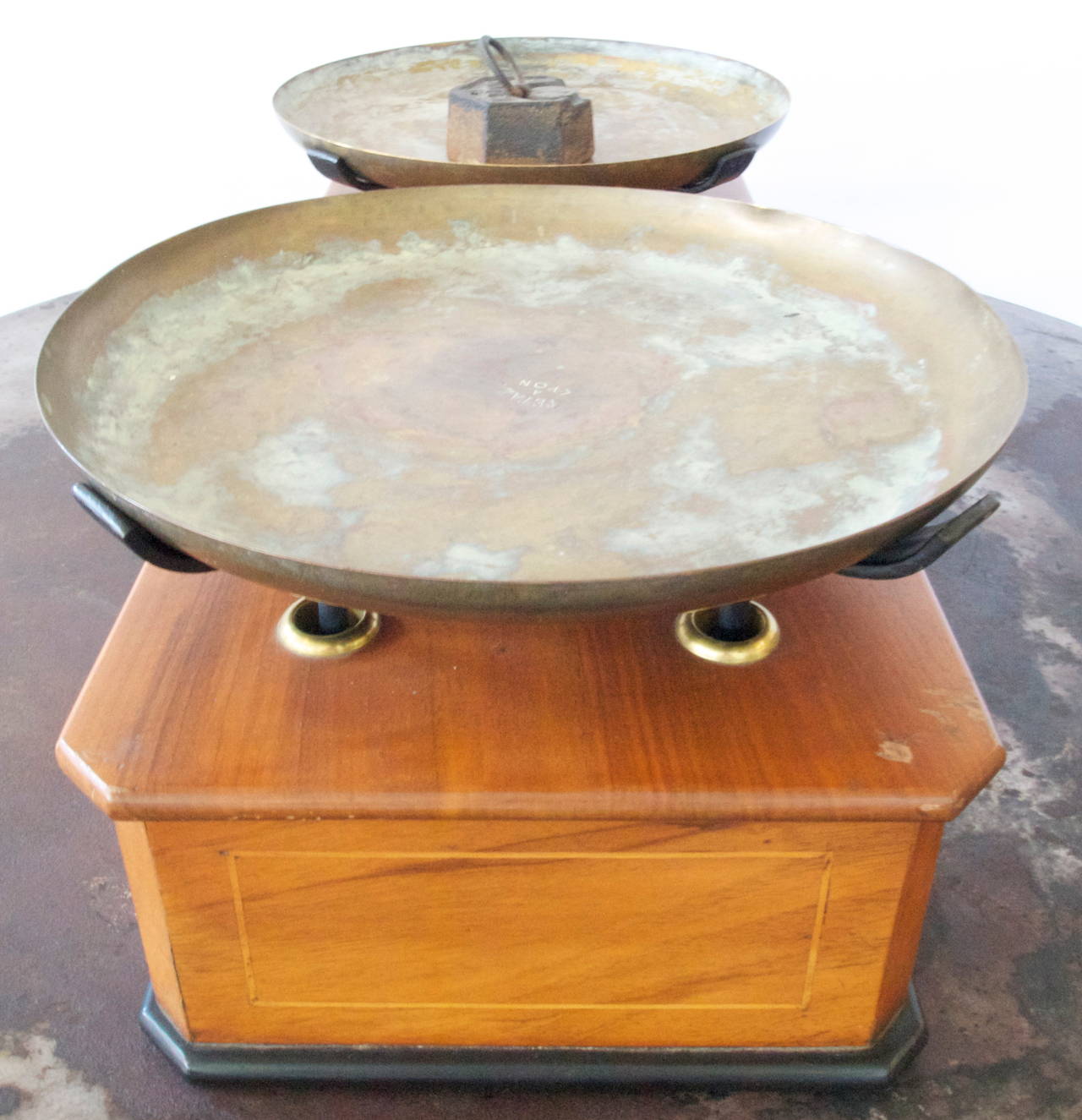 Inlaid mahogany and brass on ebonized wood base French butcher scale with removable brass trays and 1 Kilo weight from the late 19th C. marked Tetaz A Lyon