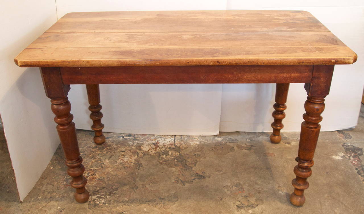 French mahogany wood rectangular bistro table on turned legs, early 20th C.