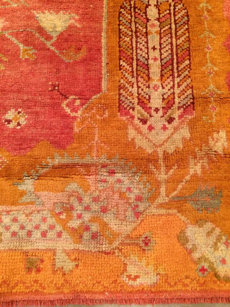 Antique Oushak Rug In Good Condition For Sale In West Hollywood, CA