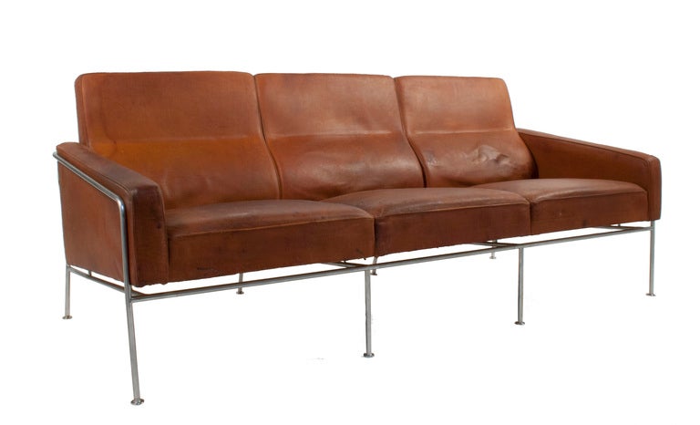 Leather and steel Sofa by Arne Jacobsen.