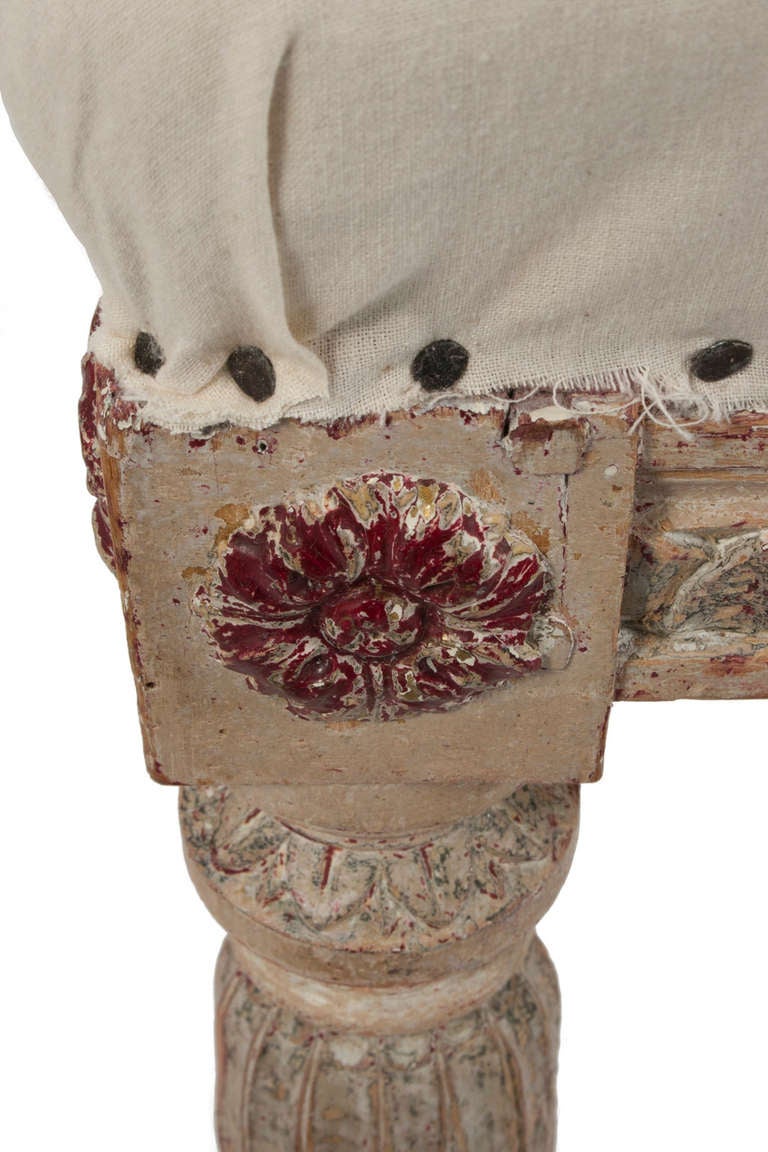 Gustavian stool in a worn pale grey patina and emblems in burgundy.