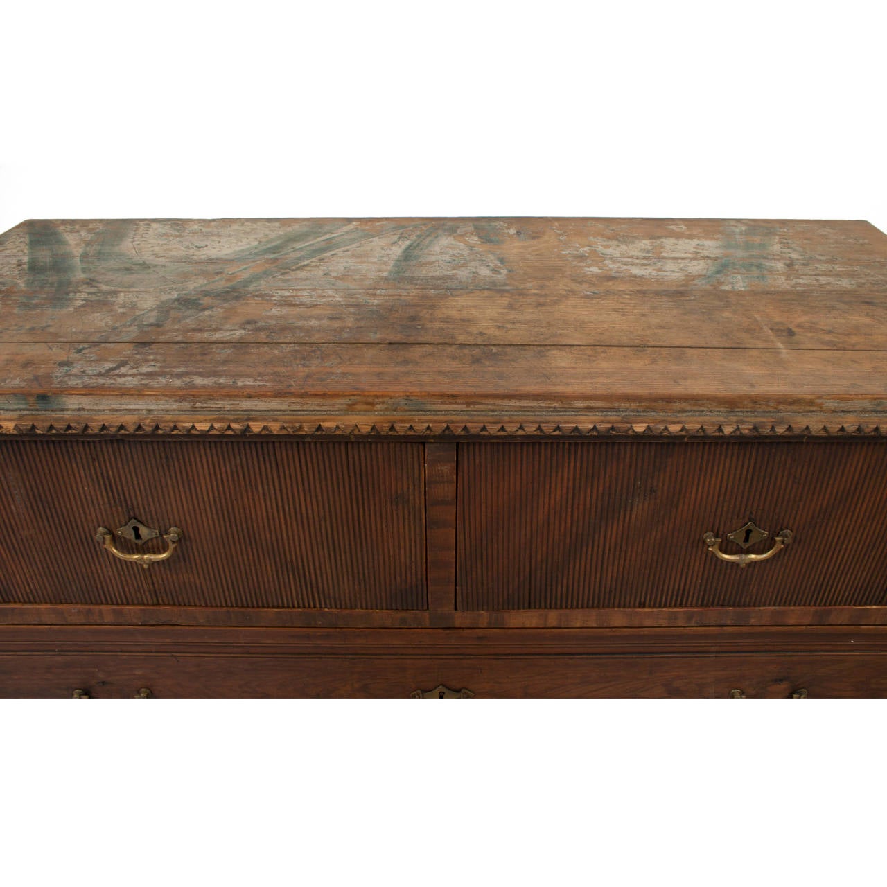 Gustavian Chest In Excellent Condition In Los Angeles, CA