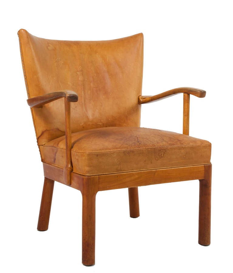 Armchair in leather and walnut.