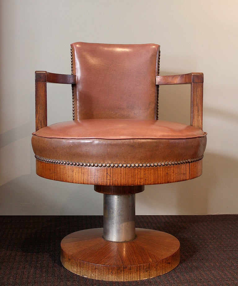 Very rare Art Deco swivel desk chair, France Circa 1930
Rosewood veneer, metal, faux-leather.
Original condition