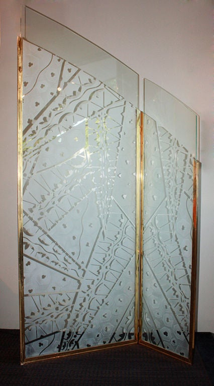 Engraved glass, model of E.J. Ruhlmann for Drouant, 1970.

Screen formed with two panels of etched glass with frame in gilt brass.

The Drouant restaurant was designed and furnished by Emile Jacques Ruhlmann in the 1920s. This model comes from