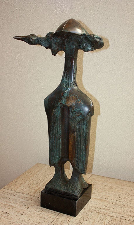 Vezhdi Rashidov (1951).

Extremely rare and elegant sculpture in bronze with a beautiful green patina on a base made of patinated brass depicting a standing male figure.

Stamped by the artist’s monogram.

Measures: H. 27