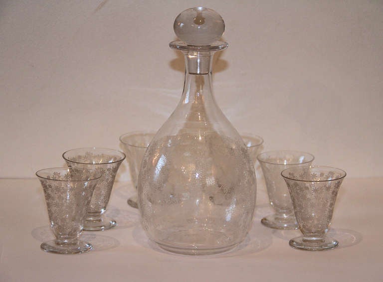 BACCARAT
CRYSTAL 1925
Very Rare Set of 6 small Liquor Art Deco glasses and 1 bottle.
Stamped BACCARAT on each piece.
Referenced at Baccarat in 1925'
Glass : H.2